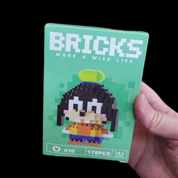 Brand New Disney Goofy Bricks Lego Figure - Picture 1 of 5